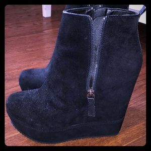 Black Aldo wedge booties